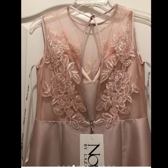 Beautiful Lazaro gown - Picture 3 of 8